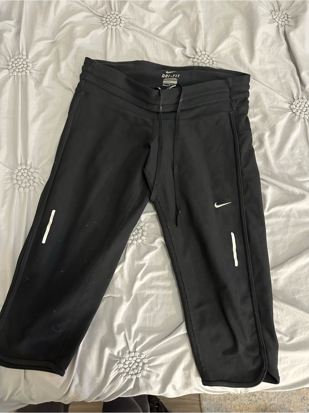 Nike Black Dri-FIT Women's Cropped Leggings with Reflective Accents